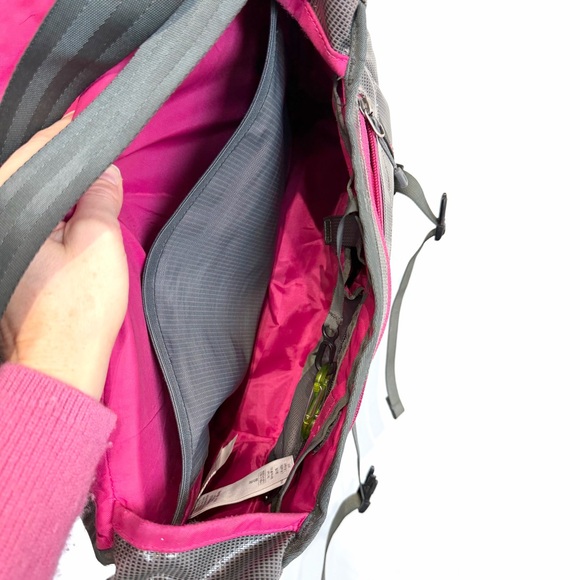 Patagonia Black Hole Mini Messenger 12L travel outdoors grey pink buckle closure - Picture 15 of 16